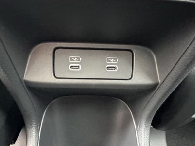 ヴェゼル(ホンダ)新車見本展示無  内外装写真他