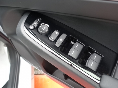 ヴェゼル(ホンダ)未使用車展示無 後席内装