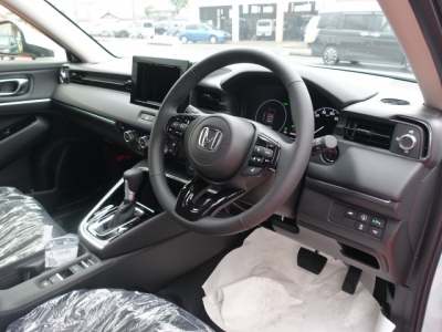 ヴェゼル(ホンダ)未使用車展示無 後席から見た前席