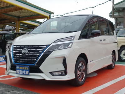 セレナ(ニッサン)登録済未使用車 前方