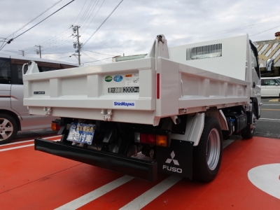 キャンター(三菱)登録済未使用車 内外装写真他