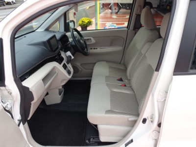 ムーヴ(ダイハツ)中古車 前席内装