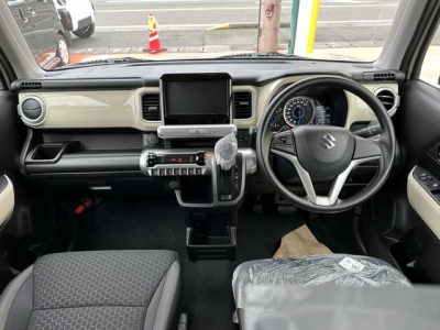 クロスビー(スズキ)新車見本展示有 内外装写真他