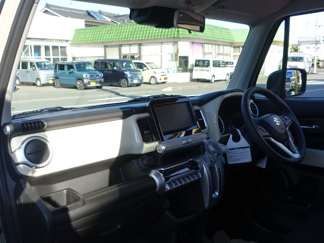 クロスビー(スズキ)新車見本展示無 17