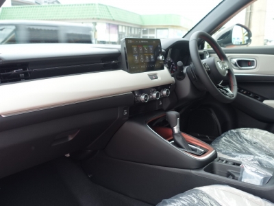 ヴェゼル(ホンダ)登録済未使用車 後席内装