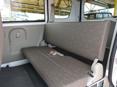 NV１００クリッパー(ニッサン)届出済未使用車 後席内装