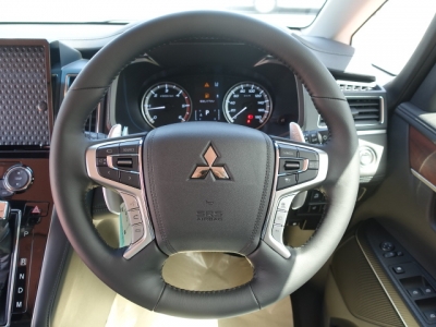 デリカD:5 4WD(三菱)レンタ登録済未使用車 内外装写真他２