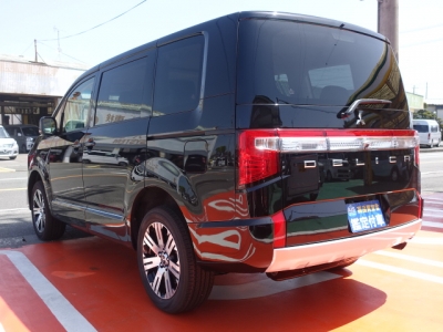 デリカD:5 4WD(三菱)レンタ登録済未使用車 後方