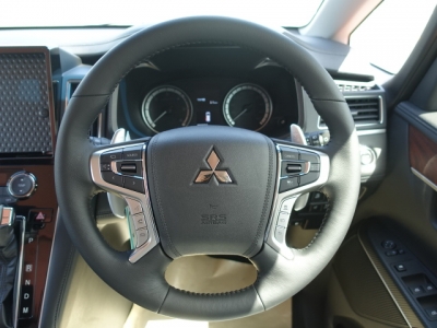 デリカD:5 4WD(三菱)レンタ登録済未使用車 内外装写真他２