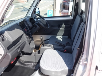 キャリイトラックのOEM(スズキ)届出済未使用車 前席内装