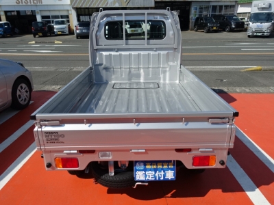 キャリイトラックのOEM(スズキ)届出済未使用車 後席から見た前席