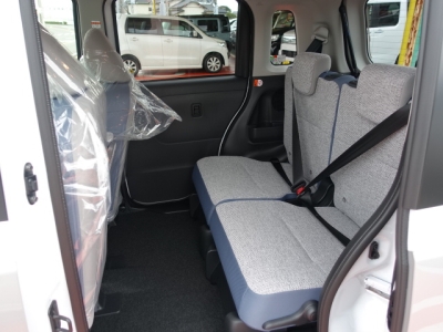 ムーヴキャンバス(ダイハツ)届出済未使用車 後席内装