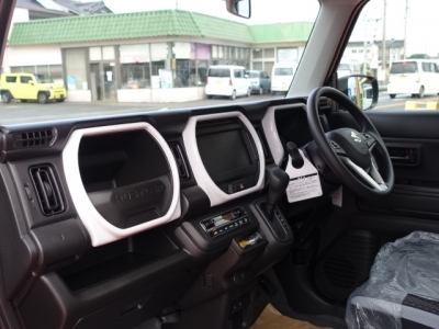 ハスラー(ダムド)新車見本展示無 内外装写真