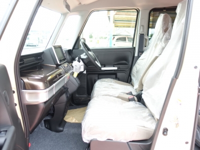 スペーシアギア(ダムド)新車見本展示有 前席内装