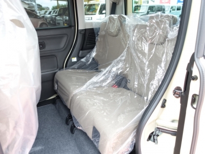 スペーシアギア(ダムド)新車見本展示有 後席内装