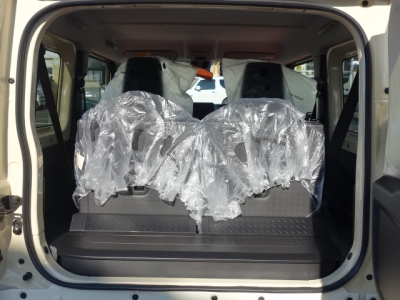 ジムニー(ダムド)新車見本展示無 後席内装