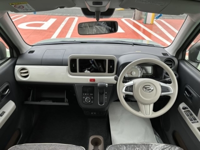 ミラトコット(ダイハツ)届出済未使用車 後席から見た前席