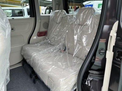 スペーシア(スズキ)届出済未使用車 後席内装