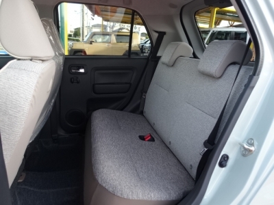 ミラトコット(ダイハツ)新車見本展示有 後席内装