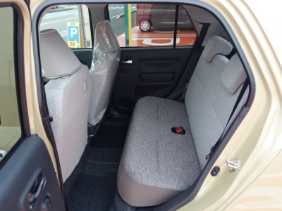 ミラトコット(ダイハツ)新車見本展示有 後席内装
