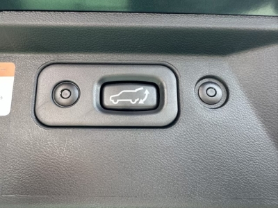 デリカD:5 4WD(三菱)登録済未使用車 内外装写真他２