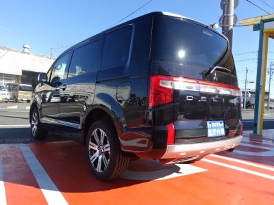 デリカD:5 4WD(三菱)登録済未使用車 後方