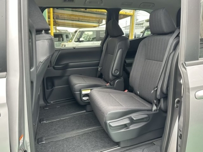 ランディ(スズキ)中古車 後席から見た前席
