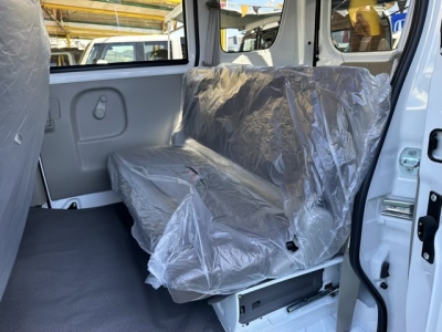 エブリイ(ダムド)新車見本展示無 後席から見た前席