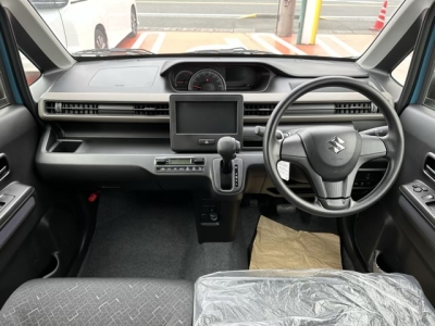 ワゴンR(スズキ)届出済未使用車 後席から見た前席