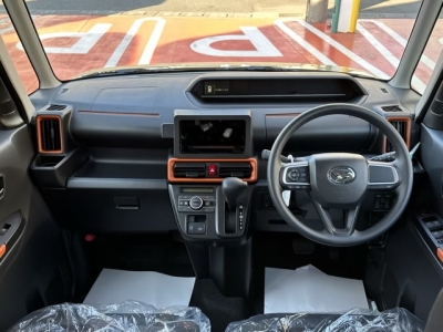 タントファンクロス(ダイハツ)届出済未使用車 後席から見た前席