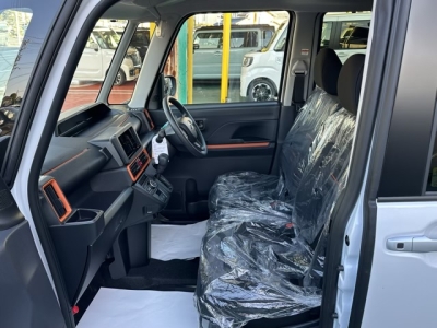 タントファンクロス(ダイハツ)届出済未使用車 前席内装