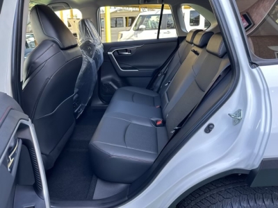ＲＡＶ４(トヨタ)登録済未使用車 後席内装