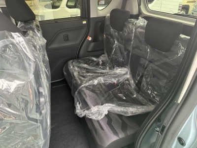 タントファンクロス(ダイハツ)届出済未使用車 後席内装