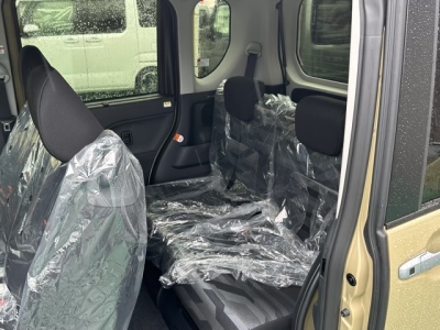 タントファンクロス(ダイハツ)届出済未使用車 後席内装