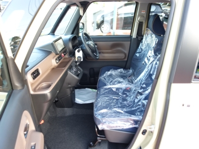 ムーヴキャンバス(ダイハツ)届出済未使用車 前席内装