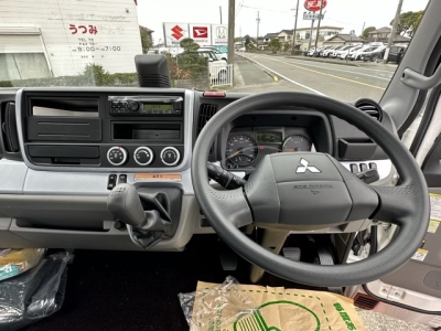 キャンター(三菱)レンタ登録済未使用車 内外装写真他２
