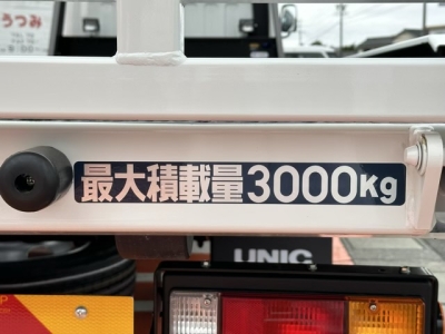 キャンター(三菱)レンタ登録済未使用車 後席内装