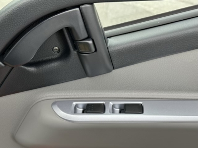 キャンター(三菱)レンタ登録済未使用車 後席から見た前席