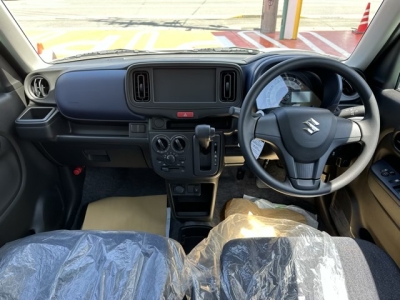 アルト(スズキ)届出済未使用車 後席から見た前席