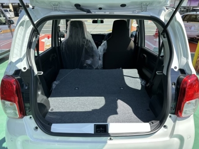 アルト(スズキ)届出済未使用車 内外装写真他１