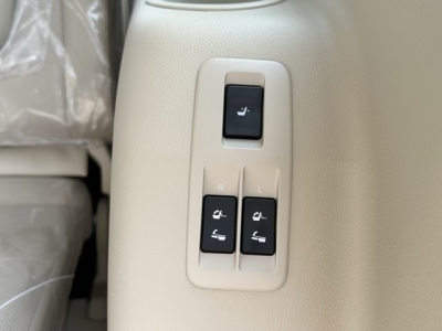 ランドクルーザープラド(トヨタ)登録済未使用車 内外装写真他１