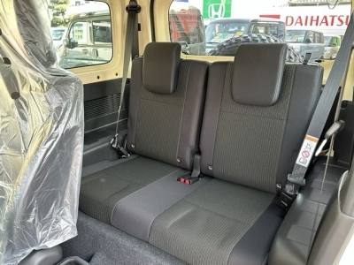 ジムニー(ダムド)新車見本展示無 後席から見た前席