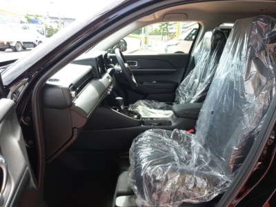 ヴェゼル(ホンダ)未使用車展示無 前席内装