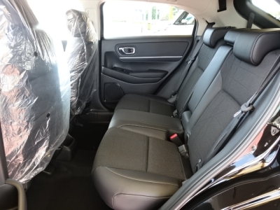 ヴェゼル(ホンダ)未使用車展示無 後席内装