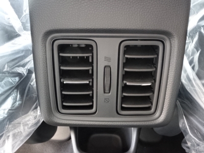 ヴェゼル(ホンダ)未使用車展示無 内外装写真他