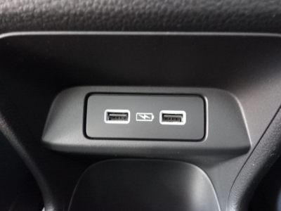 ヴェゼル(ホンダ)未使用車展示無 内外装写真他１