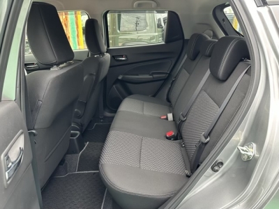 スイフト(スズキ)中古車 後席内装