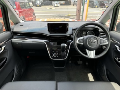 ムーヴカスタム(ダイハツ)届出済未使用車 後席から見た前席