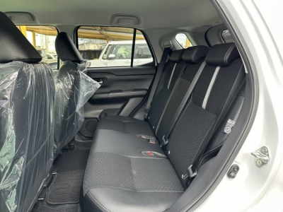 ロッキー(ダイハツ)登録済未使用車 後席内装