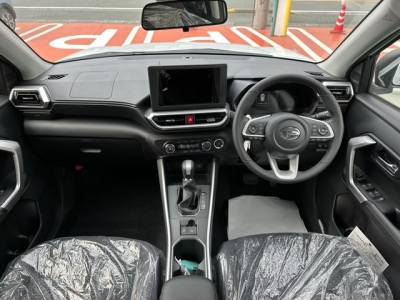 ロッキー(ダイハツ)登録済未使用車 後席から見た前席